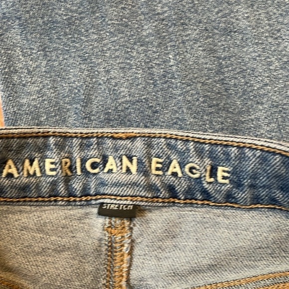 American Eagle Stretch Light Wash Mom Jean Size 2 Regular - Picture 2 of 8